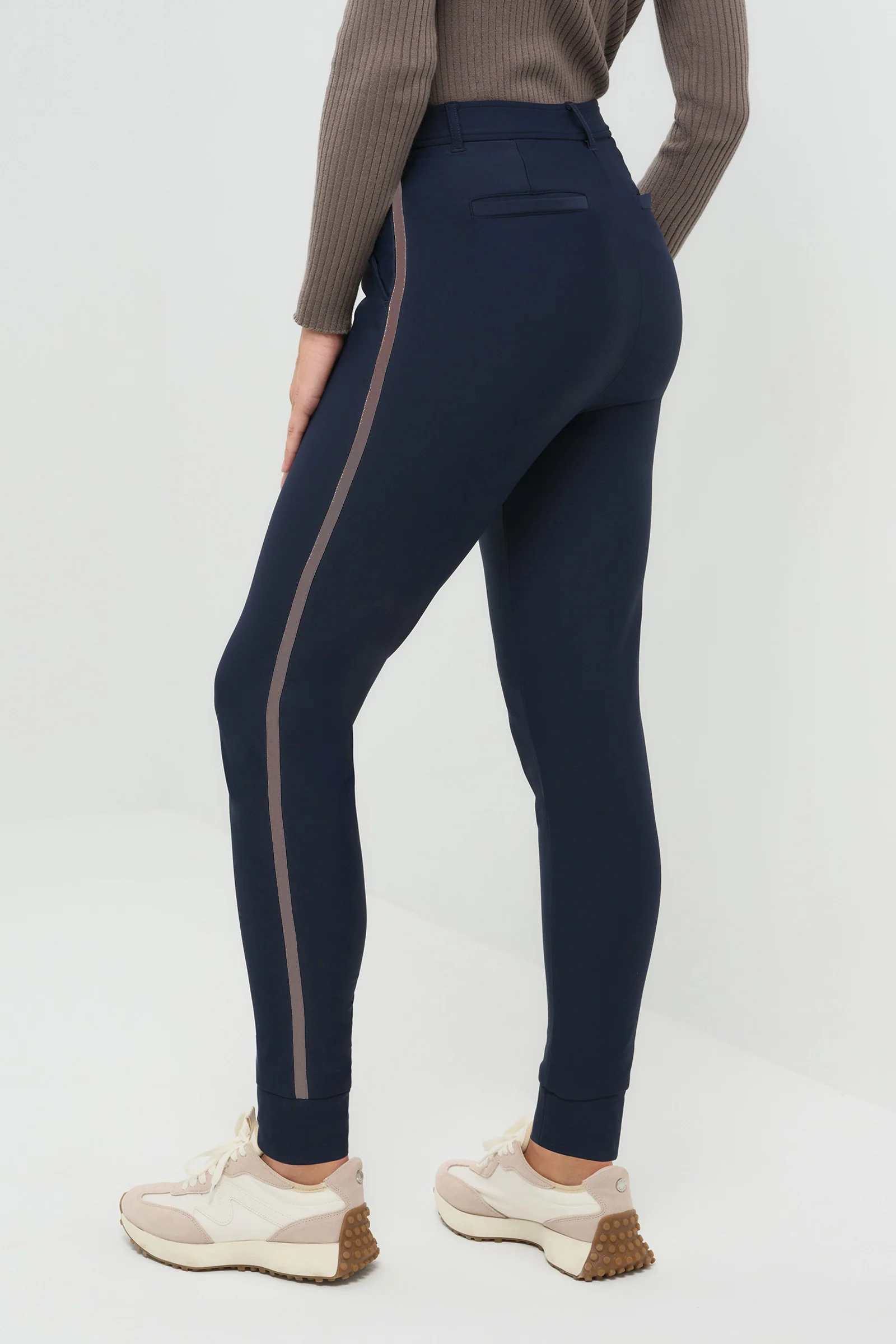 Cozy Juniper Fleece Lined Jogger Pant - Image 3
